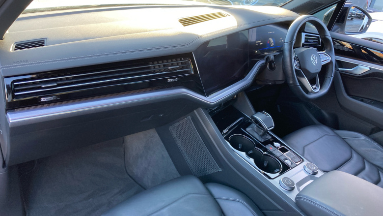 Volkswagen Touareg 3.0 V6 TDI 4Motion Black Edition 5dr Tip Auto Diesel Estate